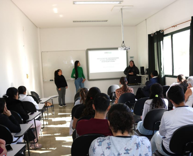 Representantes do curso de Enfermagem realizam capacita��o para colaboradores do CHSL